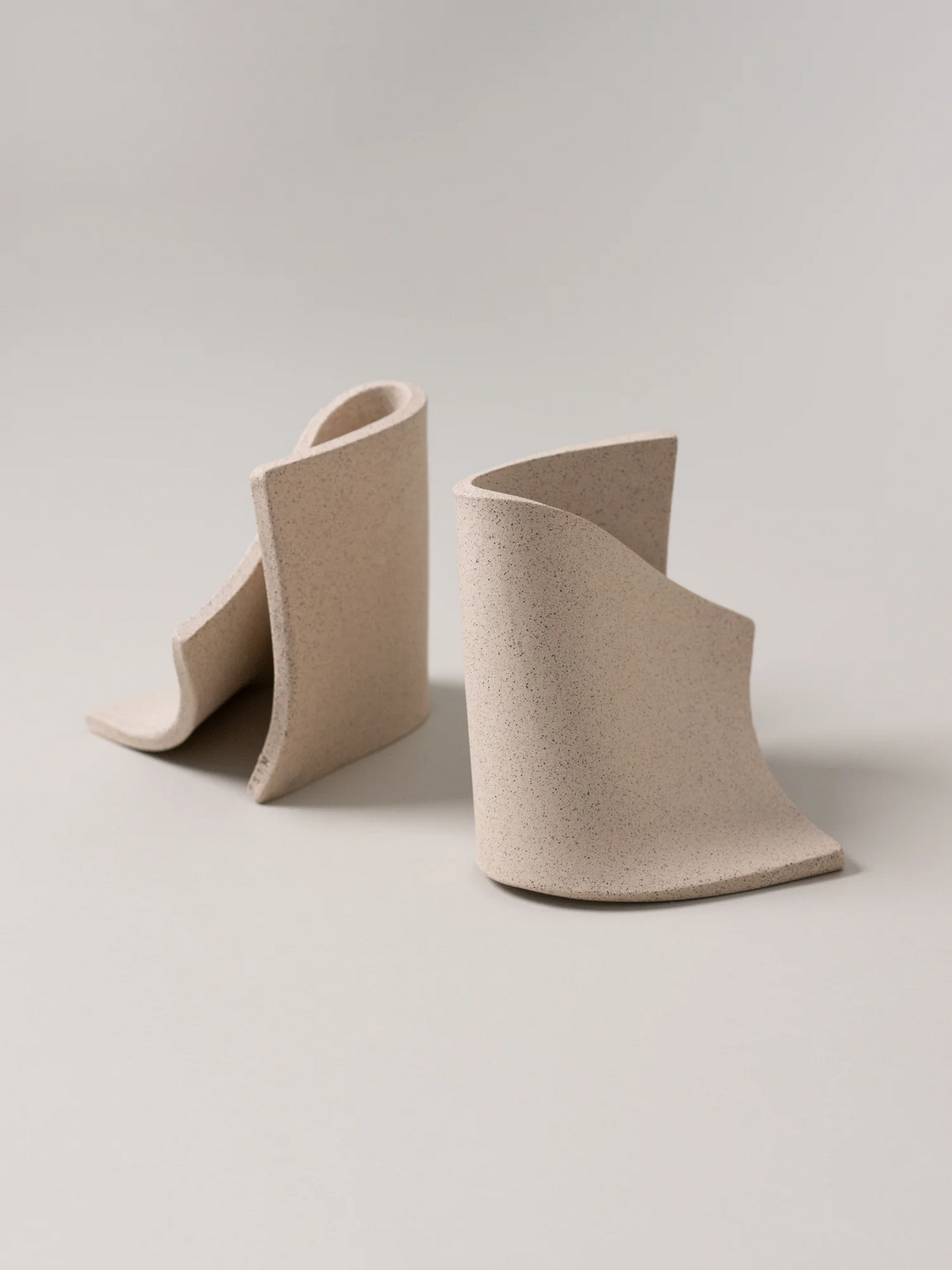 Serra Bookends (1 Pair)